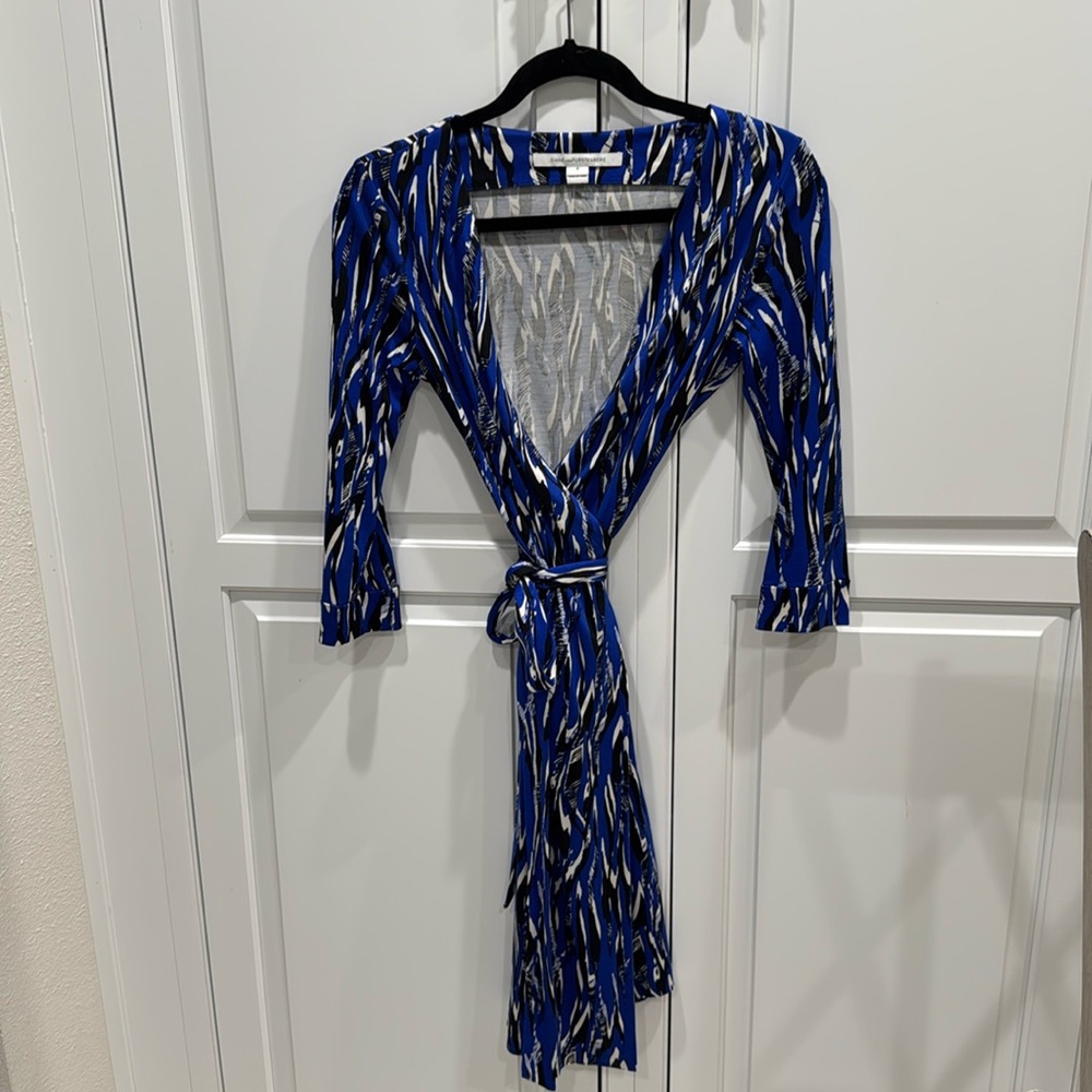 Authentic Diane Von Firstenberg blur and black wrap dress! Worn only once!